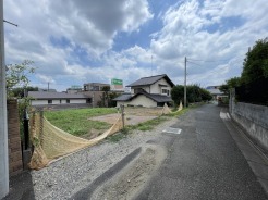 ＪＲ宇都宮線「東大宮」駅東口徒歩３分、提携駐車場もあります。エステート白馬東大宮店までお気軽にお問い合わせください。
