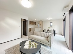 リビングは家具の配置も思いのまま。自由度が高い設計です。
