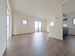 1号棟 快適性とゆとりをデザインしたリビングは、広々した16.5帖。
