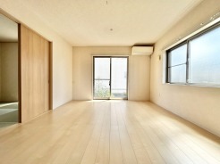 家族が自然に集りそうな広さが魅力のＬＤＫ。
