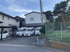 出し入れしやすい並列駐車場が嬉しい住まい。
