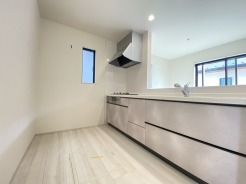 A号棟 対面キッチンがご家族の温かい時間を演出。
