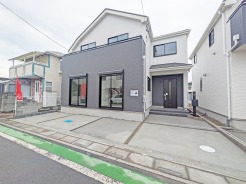 A号棟 ＪＲ宇都宮線「東大宮」駅東口徒歩３分、提携駐車場もあります。エステート白馬東大宮店までお気軽にお問い合わせください。
