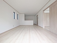 A号棟 ご家族みんながゆったりくつろげる広々リビング。
