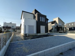 閑静な住宅地で、小さなお子様がいるご家族にも安心。
