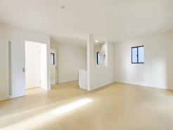 ご家族みんながゆったりくつろげる広々リビング。
