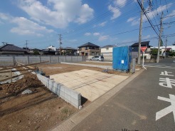 C号地 駐車が苦手な方にも嬉しい、前面６ｍ道路に面した住まい。
