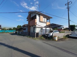 風通し・日当たりに優れる角地。開放感をお楽しみください。
