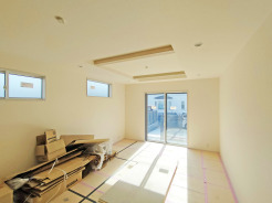 ご家族みんながゆったりくつろげる広々リビング。
