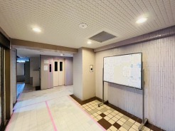 オートロックを過ぎたら、このロビーがお出迎え。
