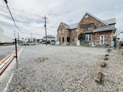 1号地 車通りの少ない閑静な住宅地、のびのびした子育てに適します。
