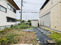 広々とした南庭は、太陽の下のリビングかもしれません。
