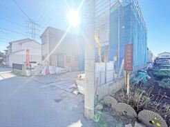 幅員こそやや狭くても、その分交通量が少なくて安心。
