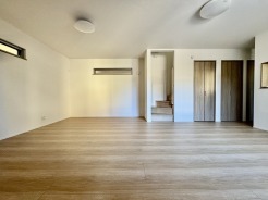 リビングは家具の配置も思いのまま。自由度が高い設計です。
