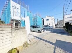 2号棟 幅員こそやや狭くても、その分交通量が少なくて安心。
