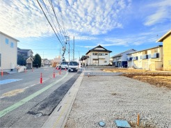 出し入れしやすい並列駐車場（４台可）が嬉しい住まい。
