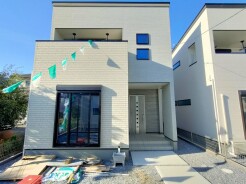 6号棟 ＪＲ宇都宮線「東大宮」駅東口徒歩３分、提携駐車場もあります。エステート白馬東大宮店までお気軽にお問い合わせください。
