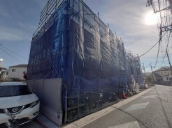 幅員こそやや狭くても、その分交通量が少なくて安心。
