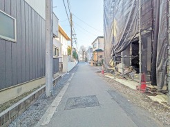 幅員こそやや狭くても、その分交通量が少なくて安心。

