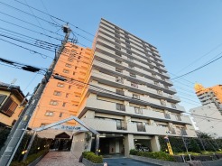 ＪＲ宇都宮線「東大宮」駅東口徒歩３分、提携駐車場もあります。エステート白馬東大宮店までお気軽にお問い合わせください。
