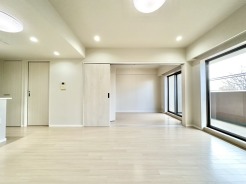 ご家族みんながゆったりくつろげる広々リビング。
