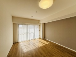 ご家族みんながゆったりくつろげる広々リビング。
