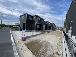 1号棟 ＪＲ宇都宮線「東大宮」駅東口徒歩３分、提携駐車場もあります。エステート白馬東大宮店までお気軽にお問い合わせください。
