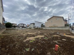 幅員こそやや狭くても、その分交通量が少なくて安心。
