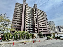 春日部駅徒歩１２分の近さ。 忙しい朝が助かる立地、 暮らしにゆとりが生まれます。
