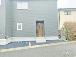閑静な住宅地で、小さなお子様がいるご家族にも安心。
