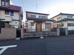 駐車が苦手な方にも嬉しい、前面６ｍ道路に面した住まい。

