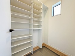 大容量のウォークインシューズクローゼットが嬉しい。
