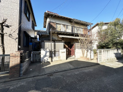 南東道路に面した、陽当たり良好な物件です。