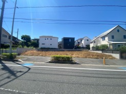 閑静な住宅地で、小さなお子様がいるご家族にも安心。
