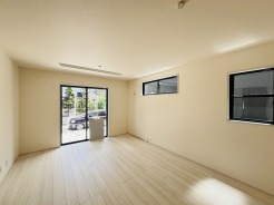 ご家族みんながゆったりくつろげる広々リビング。
