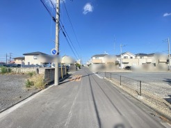 B号地 住民の方が主に利用する交通量少なめの道路に面してます。
