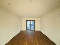 ご家族みんながゆったりくつろげる広々リビング。
