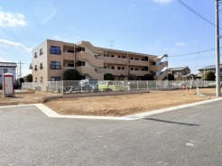 角地につき、開放感に恵まれる住居がここに。
