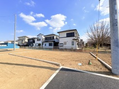 土地を見て、間取りが気になりましたら、すぐに図面を引ける設計士さんをご紹介することも出来ます。ご相談ください。
