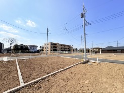 ＪＲ宇都宮線「東大宮」駅東口徒歩３分、提携駐車場もあります。エステート白馬東大宮店までお気軽にお問い合わせください。

