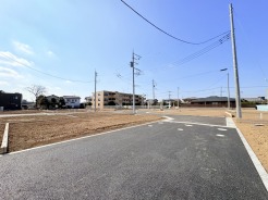 ＪＲ宇都宮線「東大宮」駅東口徒歩３分、提携駐車場もあります。エステート白馬東大宮店までお気軽にお問い合わせください。
