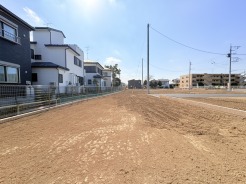 土地を見て、間取りが気になりましたら、すぐに図面を引ける設計士さんをご紹介することも出来ます。ご相談ください。
