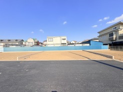 南道路に面した、陽当たり良好な物件です。
