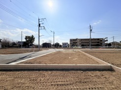 JR宇都宮線「東大宮」駅東口徒歩3分、提携駐車場もあります。エステート白馬東大宮店までお気軽にお問い合わせください。