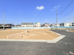 南道路に面した、陽当たり良好な物件です。