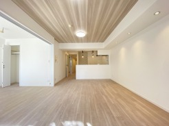 ご家族みんながゆったりくつろげる広々リビング。