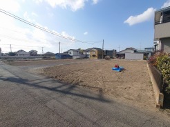 車の通りも少ない閑静な住宅地。子育てにも、第二の人生にも。
