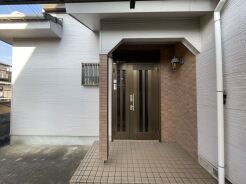 玄関は家の顔でもあります。広いと気持ちがいいですね!