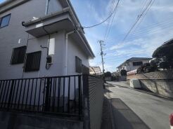 JR宇都宮線「東大宮」駅東口徒歩3分、提携駐車場もあります。エステート白馬東大宮店までお気軽にお問い合わせください。