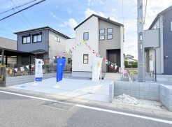 幸手駅徒歩１０分の近さ。 忙しい朝が助かる立地、 暮らしにゆとりが生まれます。

